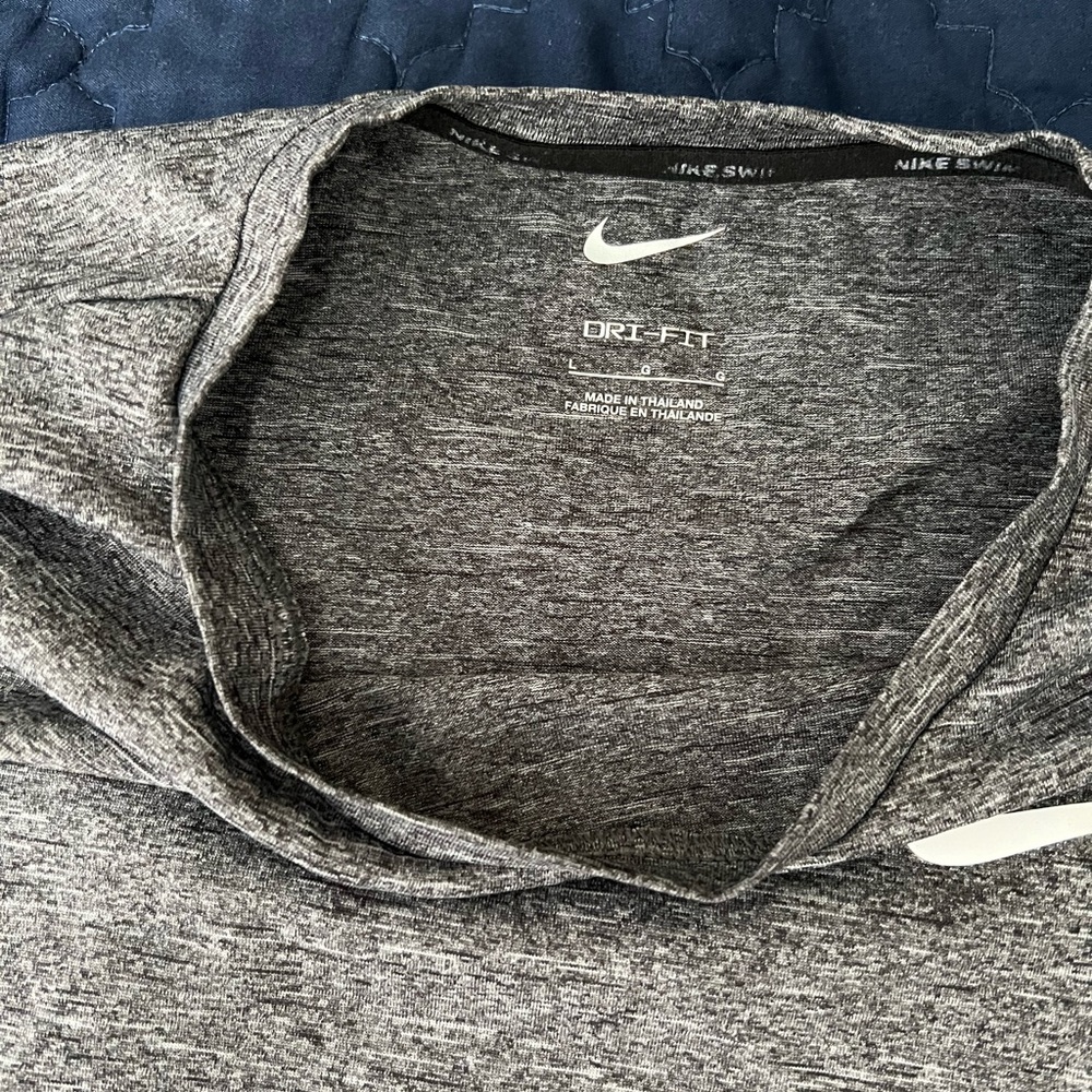 Nike cutoff shirt - Picture 3 of 3